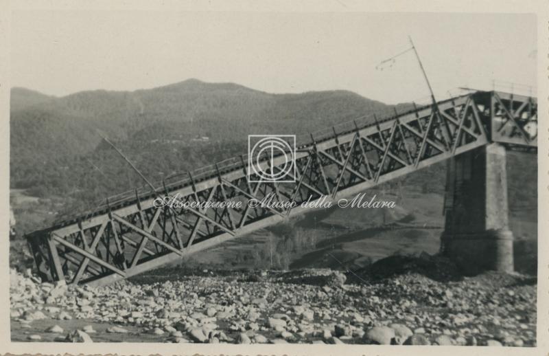 Travata dopo la distruzione di una pila intermedia