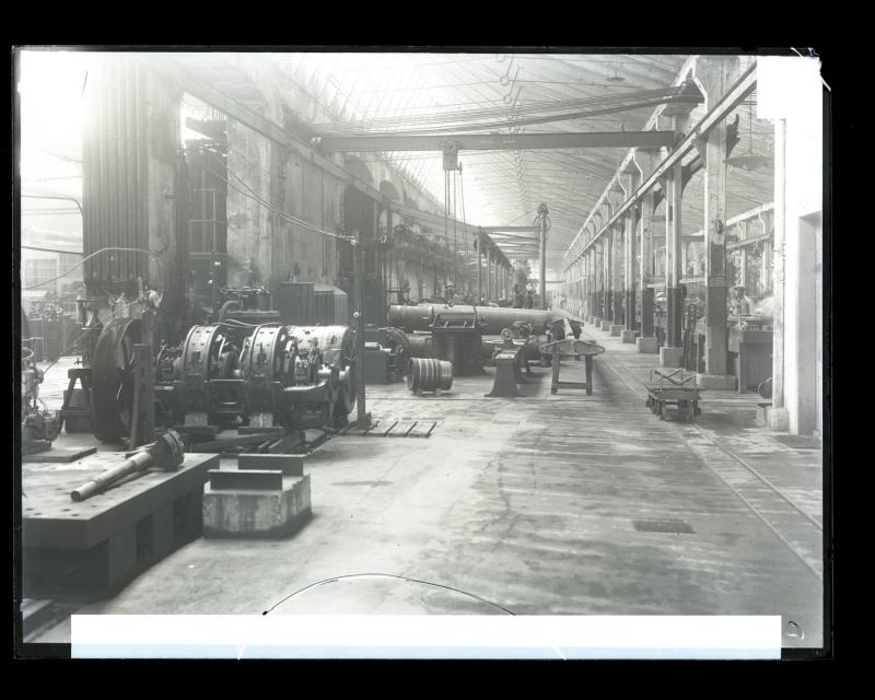 Officina montaggio lanciasiluri subacqueo