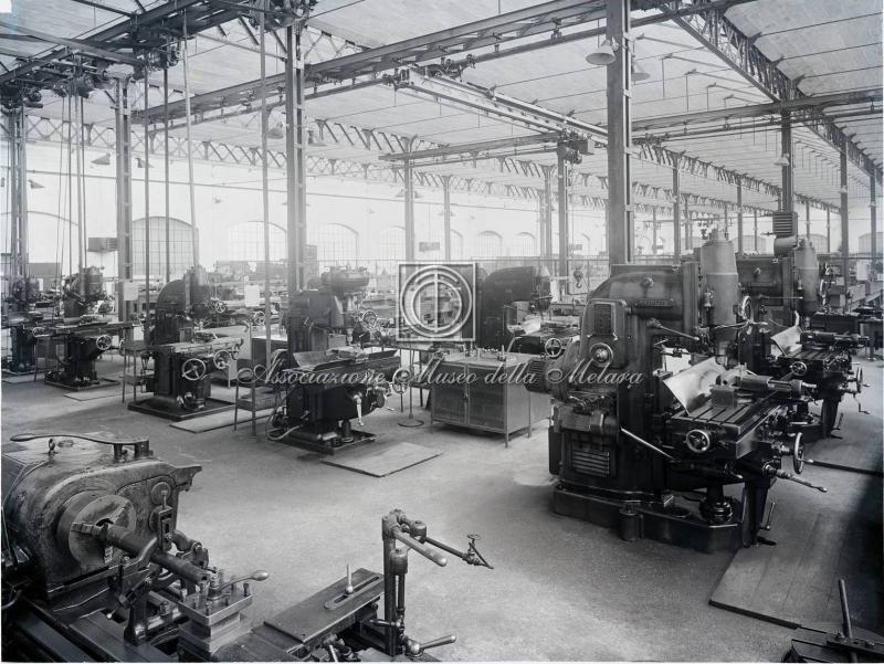 Interno dello stabilimento. Reparto frese (2)