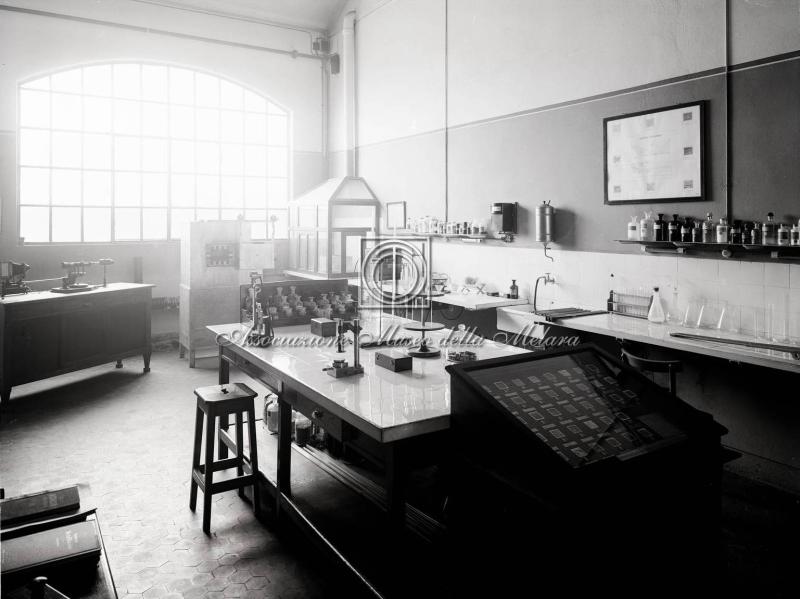 Interno dello stabilimento. Reparto laboratorio sperimentale (3)