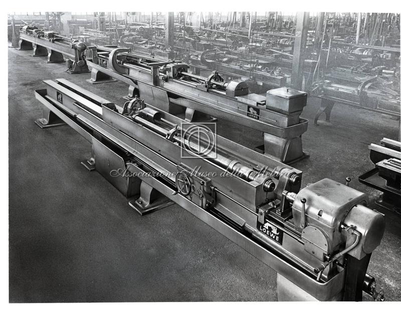 Interno dello stabilimento. Reparto rigatura canne (4)