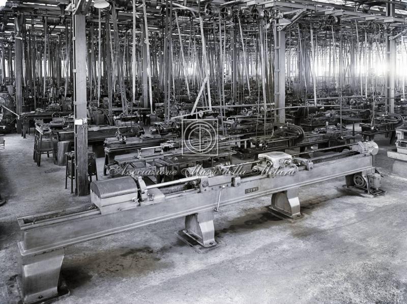 Interno dello stabilimento. Reparto rigatura canne (5)