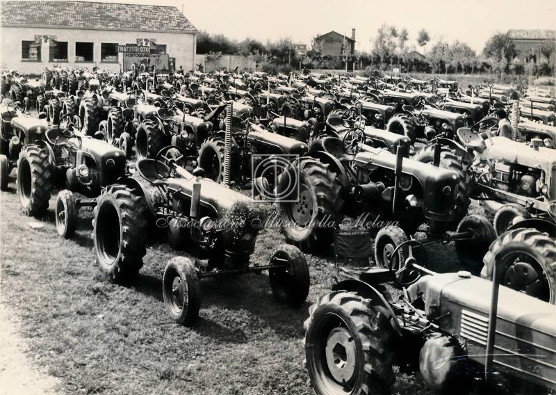 Trattori O.T.O. in esposizione (2)