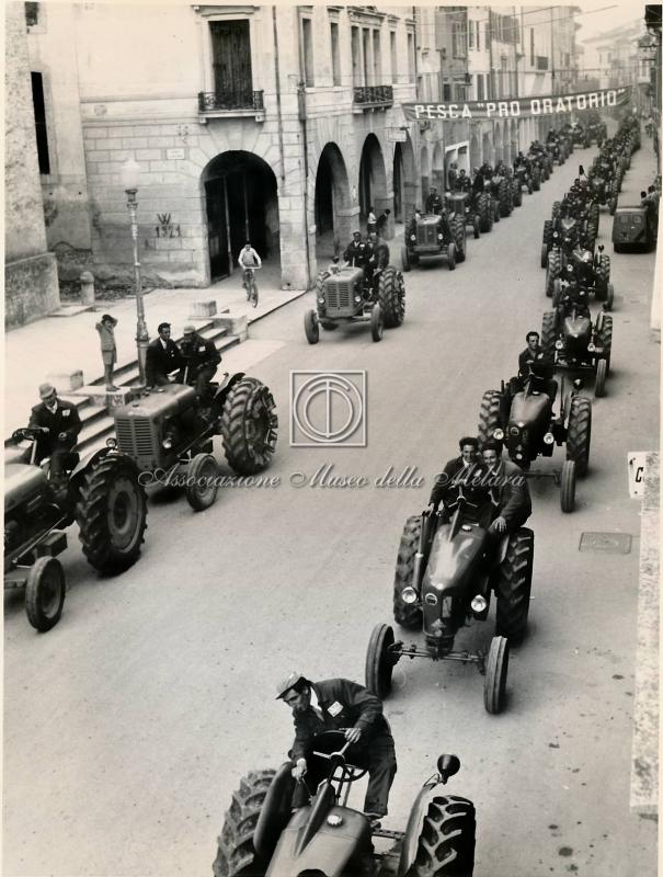 Altre due visioni della sfilata (2)