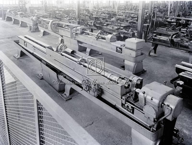 Interno dello stabilimento. Reparto rigatura canne (6)