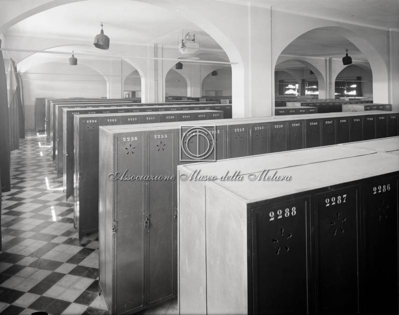 Armadietti dello spogliatoio per gli operai