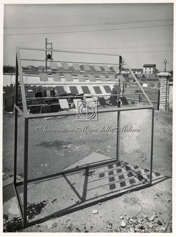 Lastre metalliche esposte al sole (3)