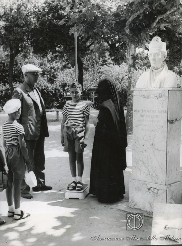 Bambino durante controllo medico generico