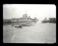 Nave da guerra attraccata