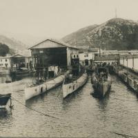 Porticciolo dei cantieri con sommergibili classe Balilla
