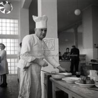 Cuoco e altri addetti alle cucine (2)